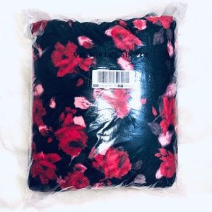 VICTORIAS SECRET SHERPA BLANKET